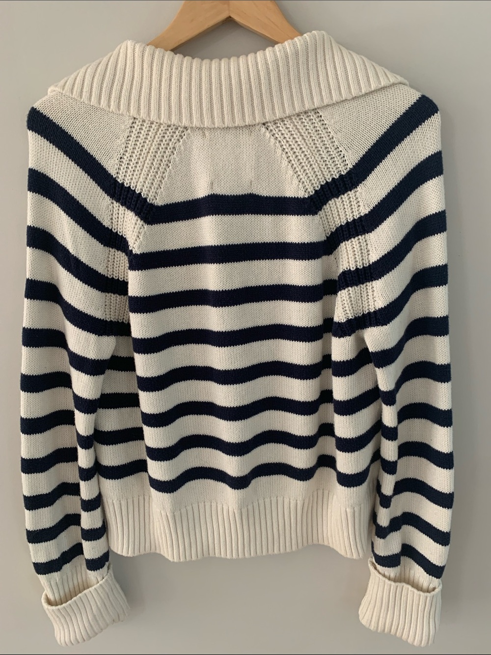 Abercrombie & Fitch Polo Collared V-Neck Striped Sweater Cream Navy Blue Small - Picture 7 of 10